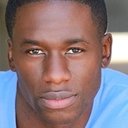 Skipper Elekwachi als Detective Pierce