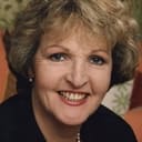 Penelope Keith als Hotel Assistant (uncredited)