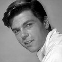 Robert Logan als Travis Maclaine