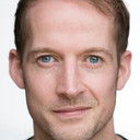 Alex Freeborn als Stack