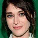 Lizzy Caplan als April
