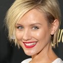 Nicky Whelan als Nadia