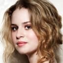 Allie Grant als Club Girl