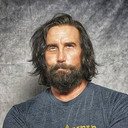 Jonathan Holbrook als Huntsman Kaiser