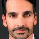 Jorge Ferragut als Dominican Priest