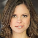 McKenna Jones als Emilie
