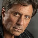 Gio Martinelli als Uncle Mike