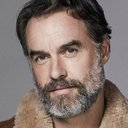 Murray Bartlett als James Whitney