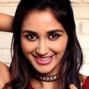 Nikita Dutta als Mallika Chopra