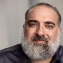 Ari Agbabian als Mr. Bennett