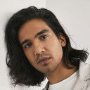 Nathaniel Curtis als Ash Mukherjee