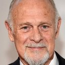 Gerald McRaney als Rev. Jake Owens