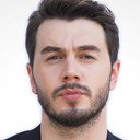 İsmail Ege Şaşmaz als Rüzgar