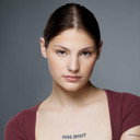 Zoe Ravera als Alex