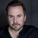 Kristian Ødegård als Olav Johnsen / Host