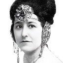 Leal Douglas als The Lady