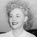 Betty Bjurström als kaféflickan