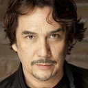 Anthony Salvador Lewis als Father Matos