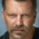 Jason Reynolds als Roy