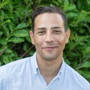 Steevy Boulay als Kevin, l'attaché de presse