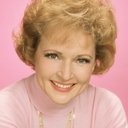 Betty White als Mrs. Delores Bickerman