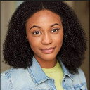 Corin Clay als Maeve Johnson