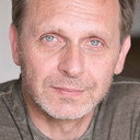 Serge Requet-Barville als Commandant Ballard