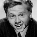 Mickey Rooney als Spiventa