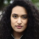 Juliana Barros als Miss Stacey