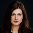 Natalie Pinot als Bookstore Woman