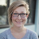 Emily Dunlop als Monica