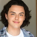 Ethan Kemper als Theo Caputo