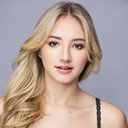 Lacey Katena als Bell