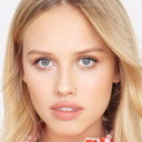Gracie Dzienny als Elinor Fairmont