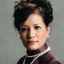 Hà Xuyên als Y tá Lệ