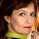 Irene Bueno Royo als Recepcionista Servicios Sociales (as Irene Bueno)