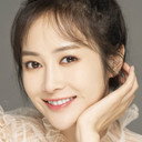 Gill Zhou als Luna