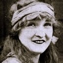 Loretta Blake als Regina