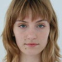 Vivelill Søgaard Holm als Agnes