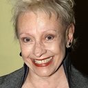 Roberta Maxwell als Louise Garvey