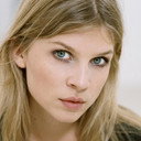 Clémence Poésy als Laura Haydon