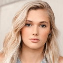 Karis Cameron als Heather