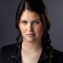 Katie Jones als Bakers Assistant