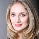 Julie Megan Smith als Victoria