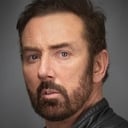 Bryan Larkin als SAS Lieutenant