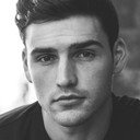 Charlie Hall als Bradley