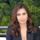 Maria Quiban als Newscaster