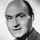 Maurice Denham als Professor Henry Harrington