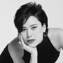 Ariane als Tracy Tzu