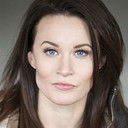 Christina Lewall als Arly Bung